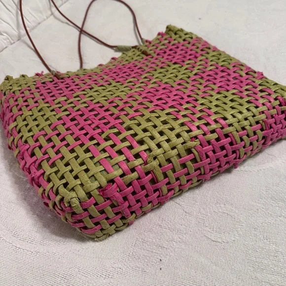 Cute woven purse - Picture 2 of 4